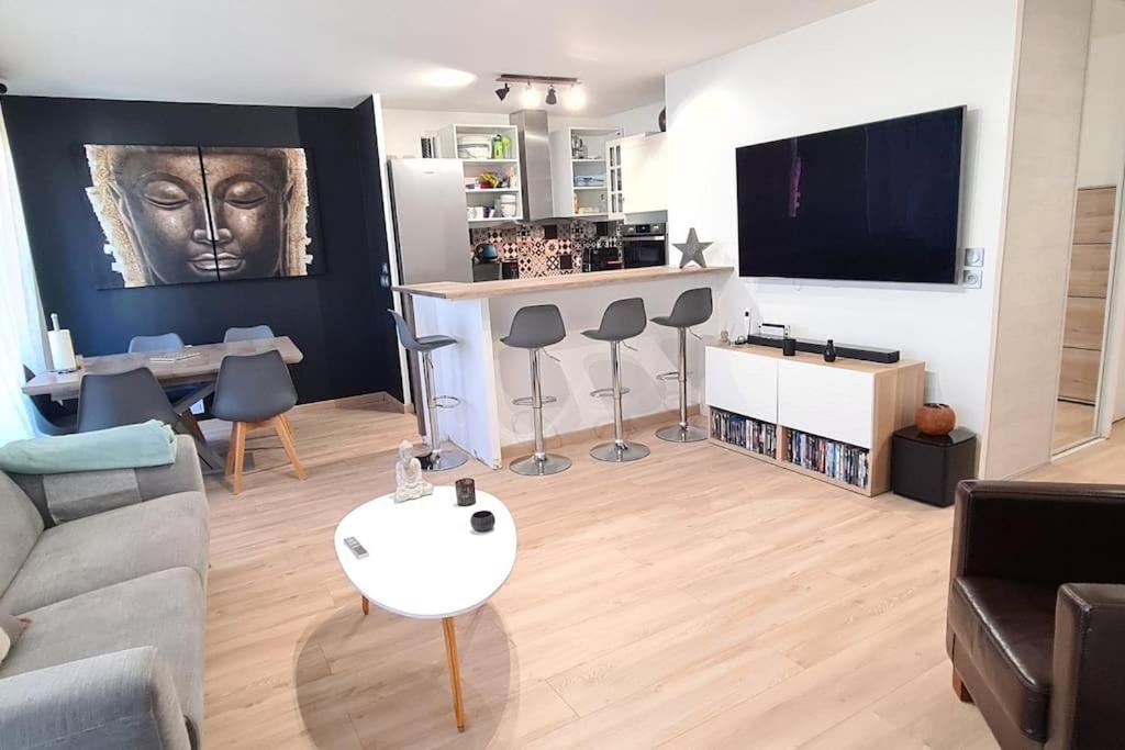 Charmant Logement Avec Jacuzzi Mantes-la-Jolie Exterior photo